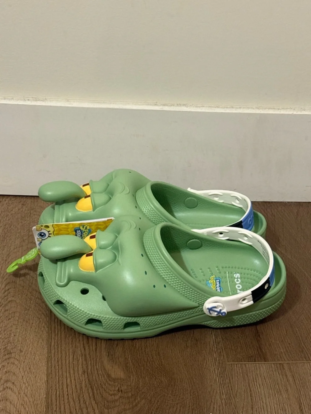 BRAND NEW Crocs x SpongeBob Squidward Clog – COLLECTIBLE DROP (Women’s 8) - Picture 3 of 7